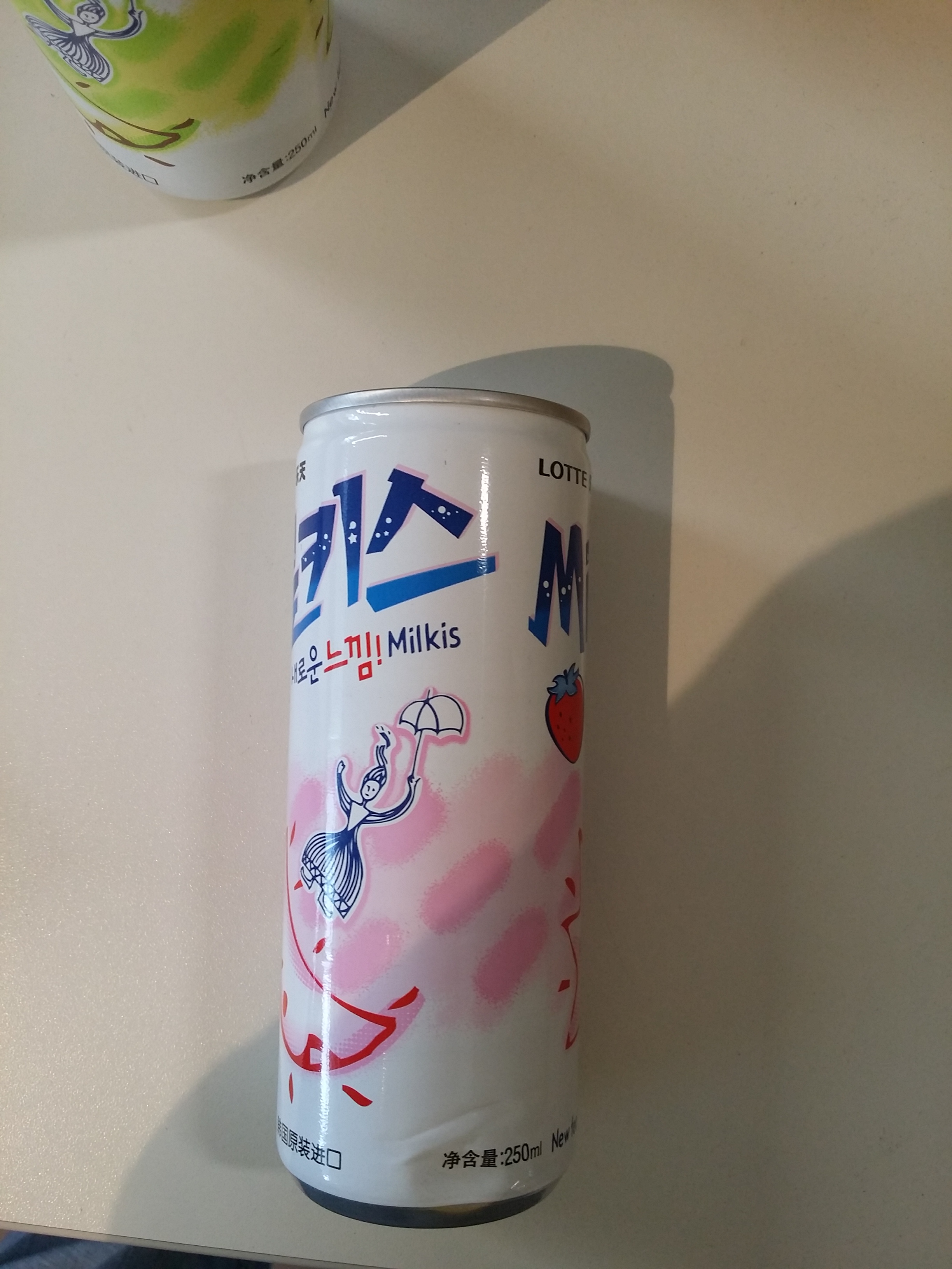 乐天妙之吻草莓味碳酸饮料