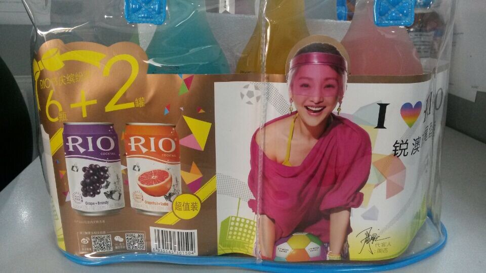 锐澳鸡尾酒促销装