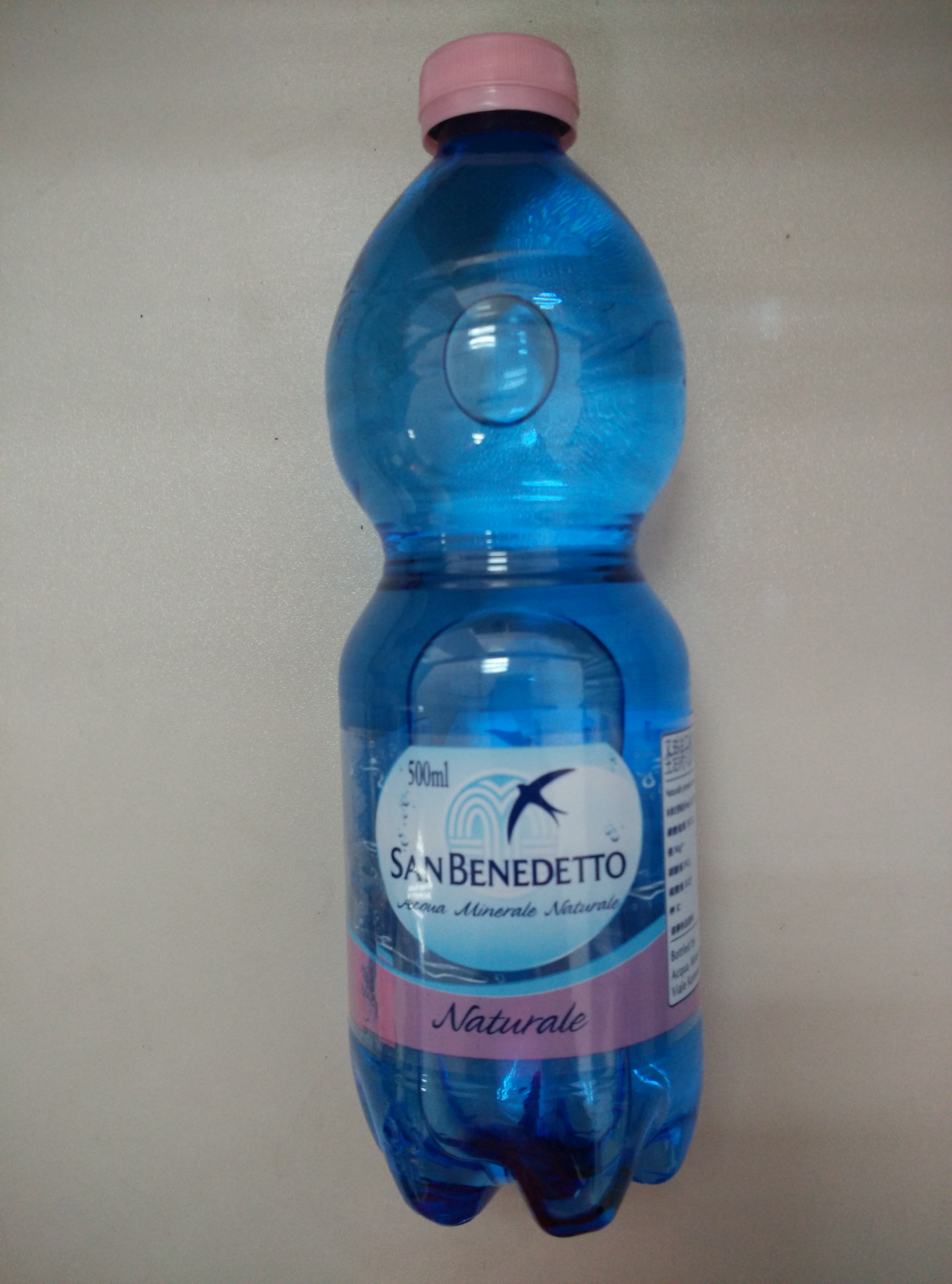 圣碧涛天然矿泉水