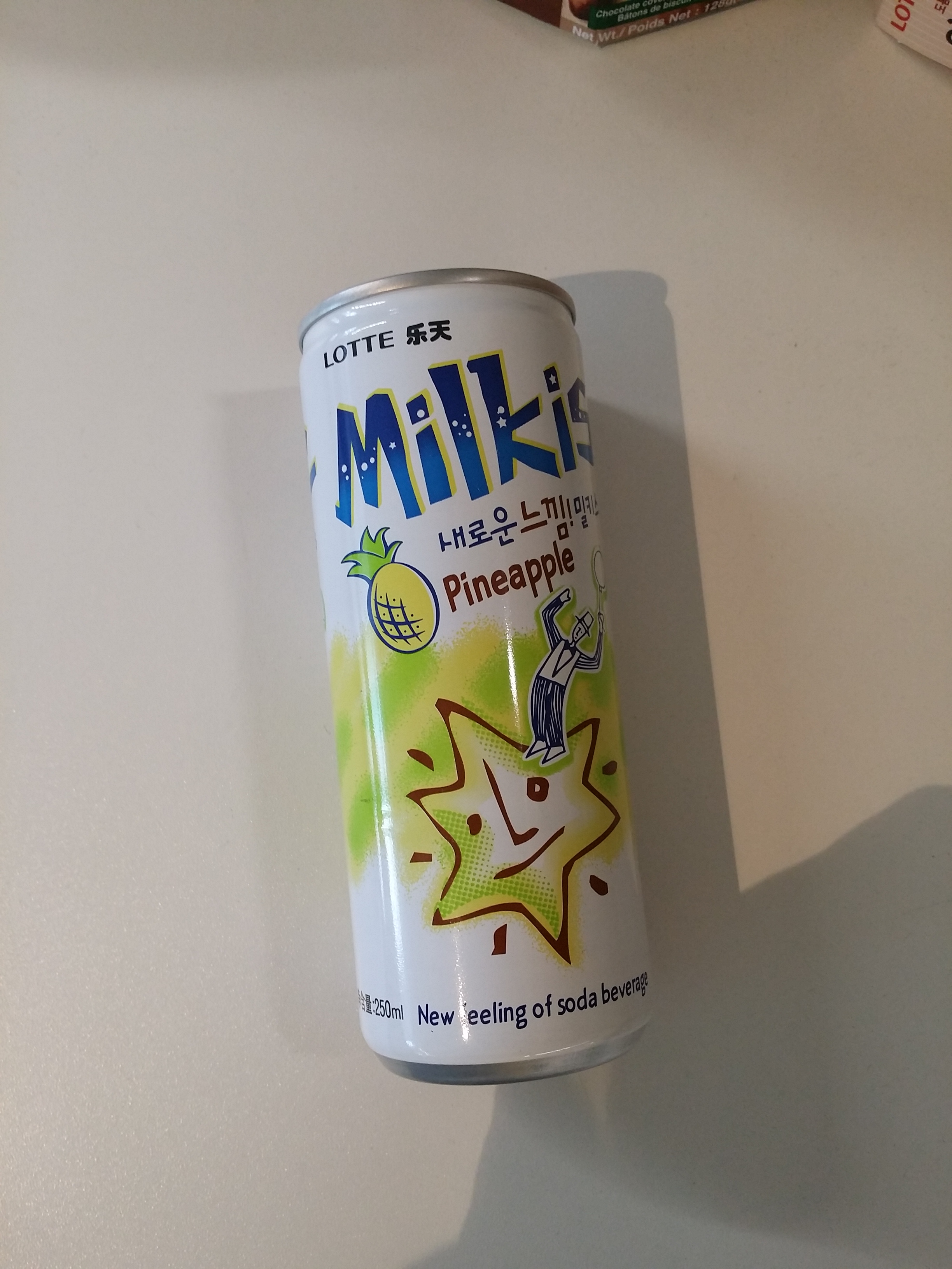 乐天妙之吻菠萝味碳酸饮料