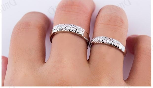 GsunG白金情侣对戒结婚男女铂金PT950戒指仿钻超闪亮开口戒计价