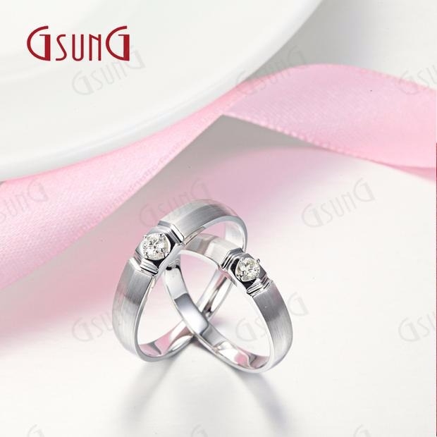 GSUNG白金AU750钻石情侣对戒圆钻18k金镶嵌结婚钻戒订制男女钻戒