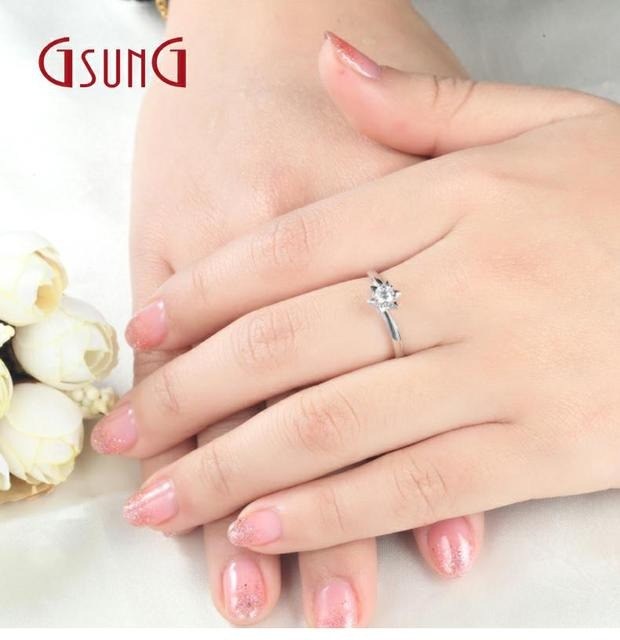 GSUNG钻戒女戒结婚求婚订婚钻石戒指裸钻克拉钻白金18K钻戒定制