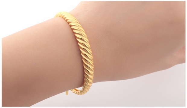 GSUNG吉上吉AU999黄金手镯绞丝蛇肚女款手环足金手链带链尾