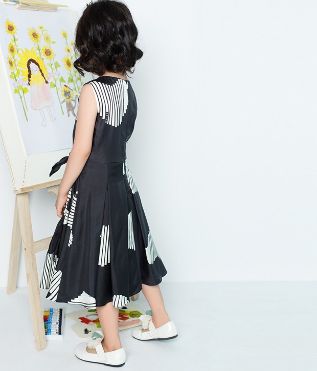 YINER音儿 夏装新款童装 黑白印花修身蝴蝶结连衣裙86705322
