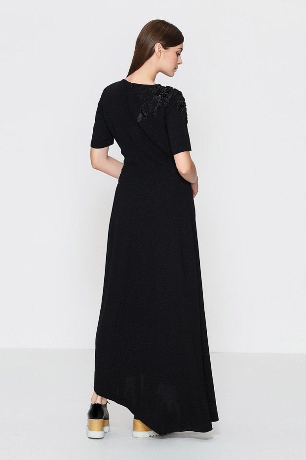 YINER音儿 冬装款 端庄大气黑白绣花长款礼服连衣裙86605023