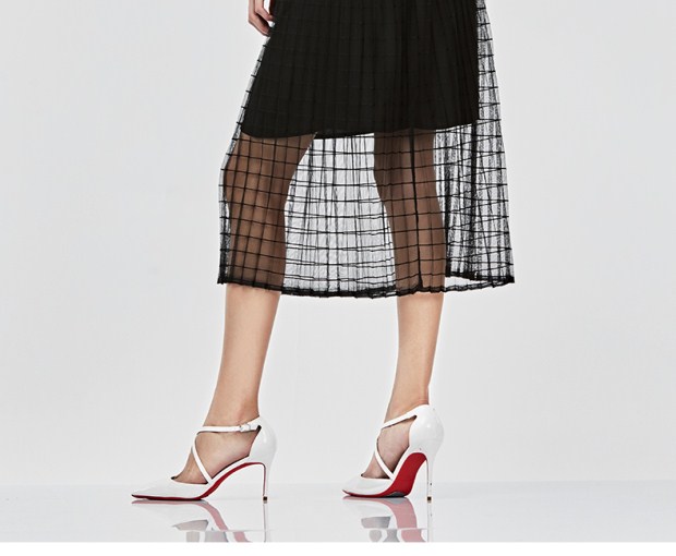 YINER音儿 2017夏季新款 时尚镂空勾花V领气质上衣8C67260510