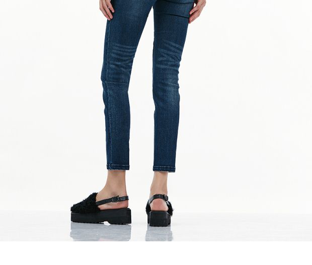 YINER音儿 2017秋季新款 时尚羽毛印花长袖舒适毛织衫8C57306530