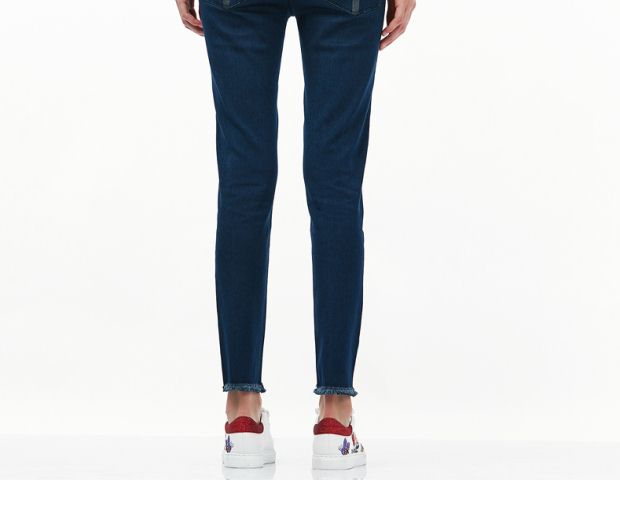 YINER音儿 2017秋季新款 纯羊毛字母印花长袖针织衫8C57306390