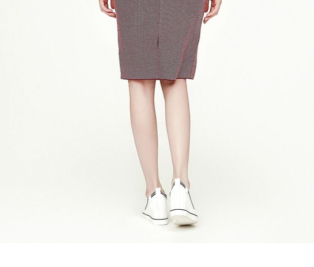 YINER音儿 2017秋季新款 时尚口袋设计圆领修身连衣裙8C57306190