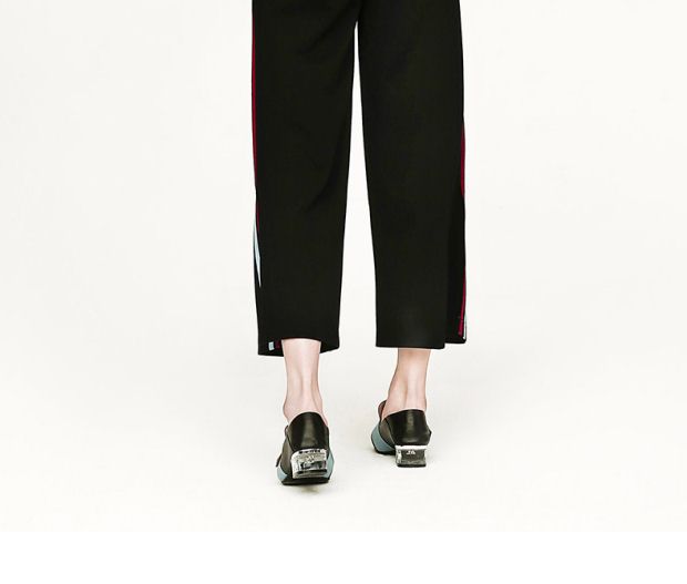 YINER音儿 2017秋季新款 时尚艺术竖纹设计修身针织衫8C57306860